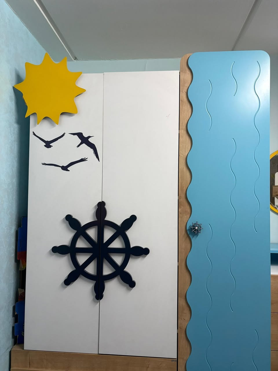 غرفة طفل خمس قطع مثل ماموضح بالصوره نظيفه سعرها ٣٥٠ 
ميز طعام من القند جديد ماخذي ب٢٠ ورقه 
مترتين ست كراسي سعره ٧٥٠ 

الى الراغبين يتواصل ع هذا الرقم واتس اب 
***********
