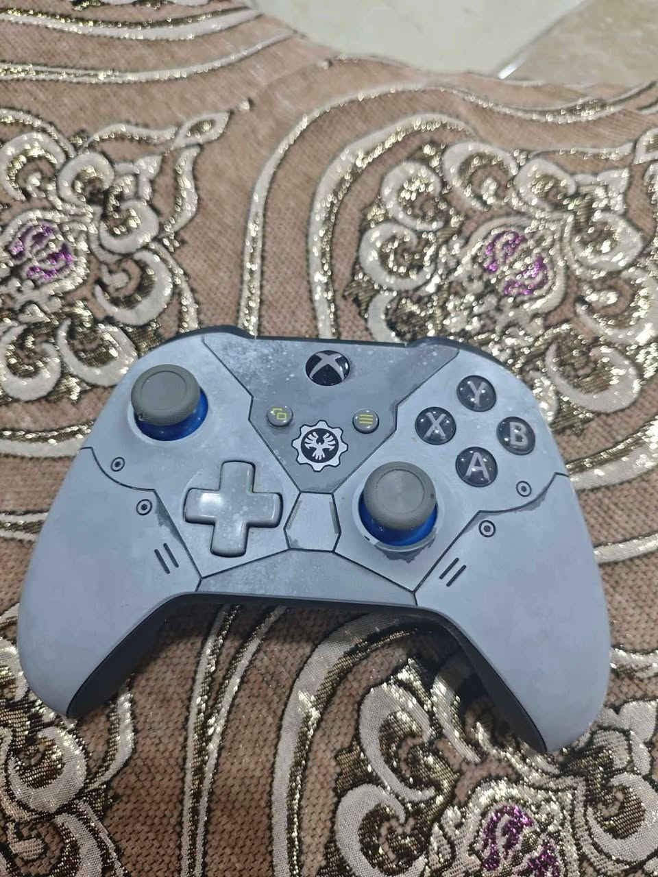 إكس بوكس ون (Xbox One) نظيف للبيع مع كامل ملحقاته.
الملحقات:

​يد إكس بوكس "إليت" الاحترافية (شغالة وعال العال).

​كاميرا ويب + ماوس سلكي.

​الوايرات كاملة (الباور والـ HDMI).

​الجهاز هارد 500 جيجا، شغال 100% وما بيه أي عطل أو مشكلة، وبس بيه الخدوش السطحية العادية مال الموديل الأسود.

​السعر: 150 وبي مجال للطيبين 

الموقع: الموصل (تسليم يد بيد).

​الرقم/ *********** واتساب او خاص فقط
