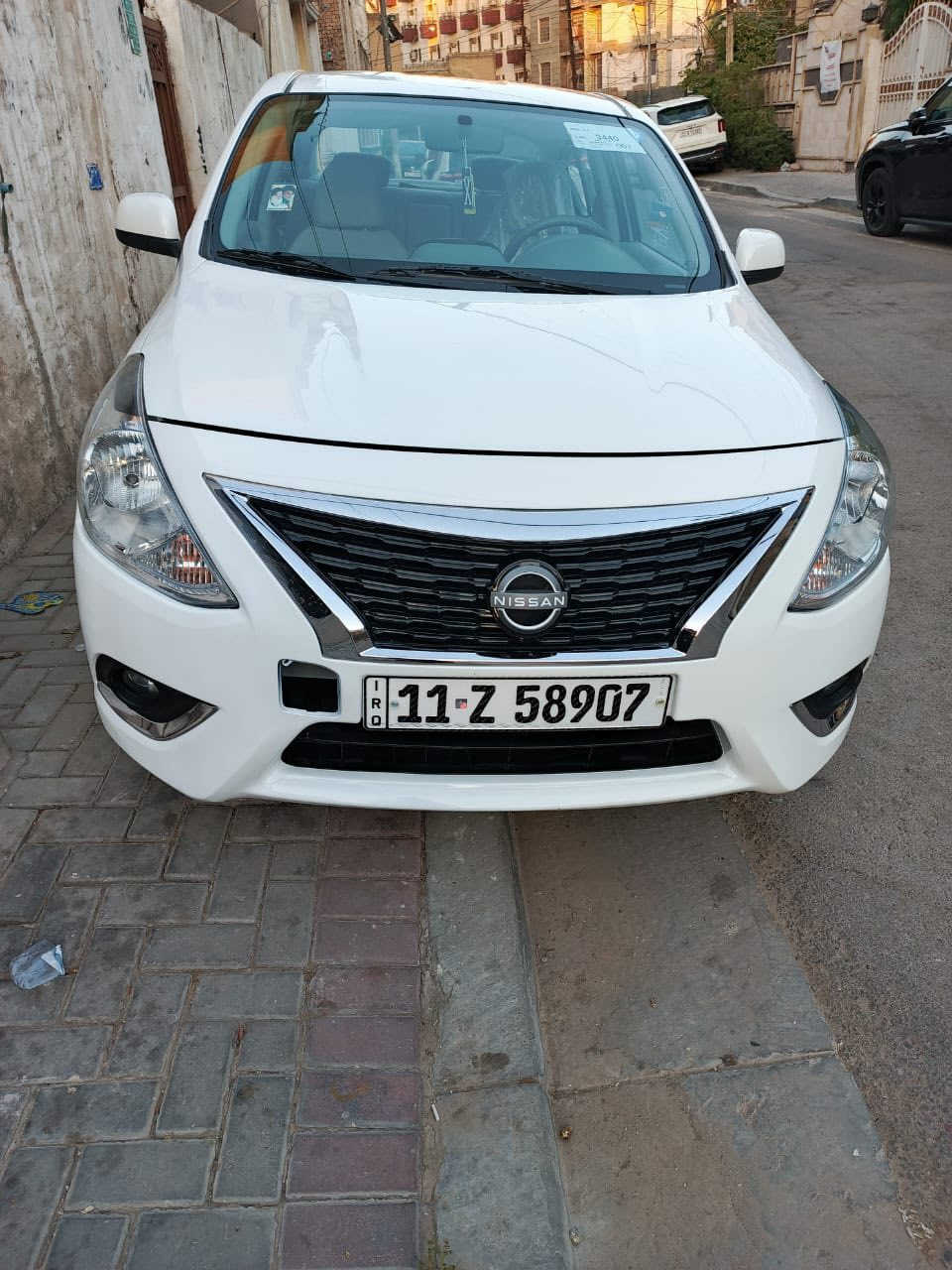 السلام عليكم 
نيسان سني 
موديل 24 
ماشيه 10000 فقط 
بيها صبغ جاملغ وبنيد اثر طخه مال دراجه خفيفه كلش بله اي دواخل
سياره نضيفه وممتعوبه ابد 
بليته الزركه المرغوب 
هندي
تحكم ستيرن وشاشه
سبير منازل ابد 
السياره داخله بلضمان 
مكانها الكراده داخل
***********
