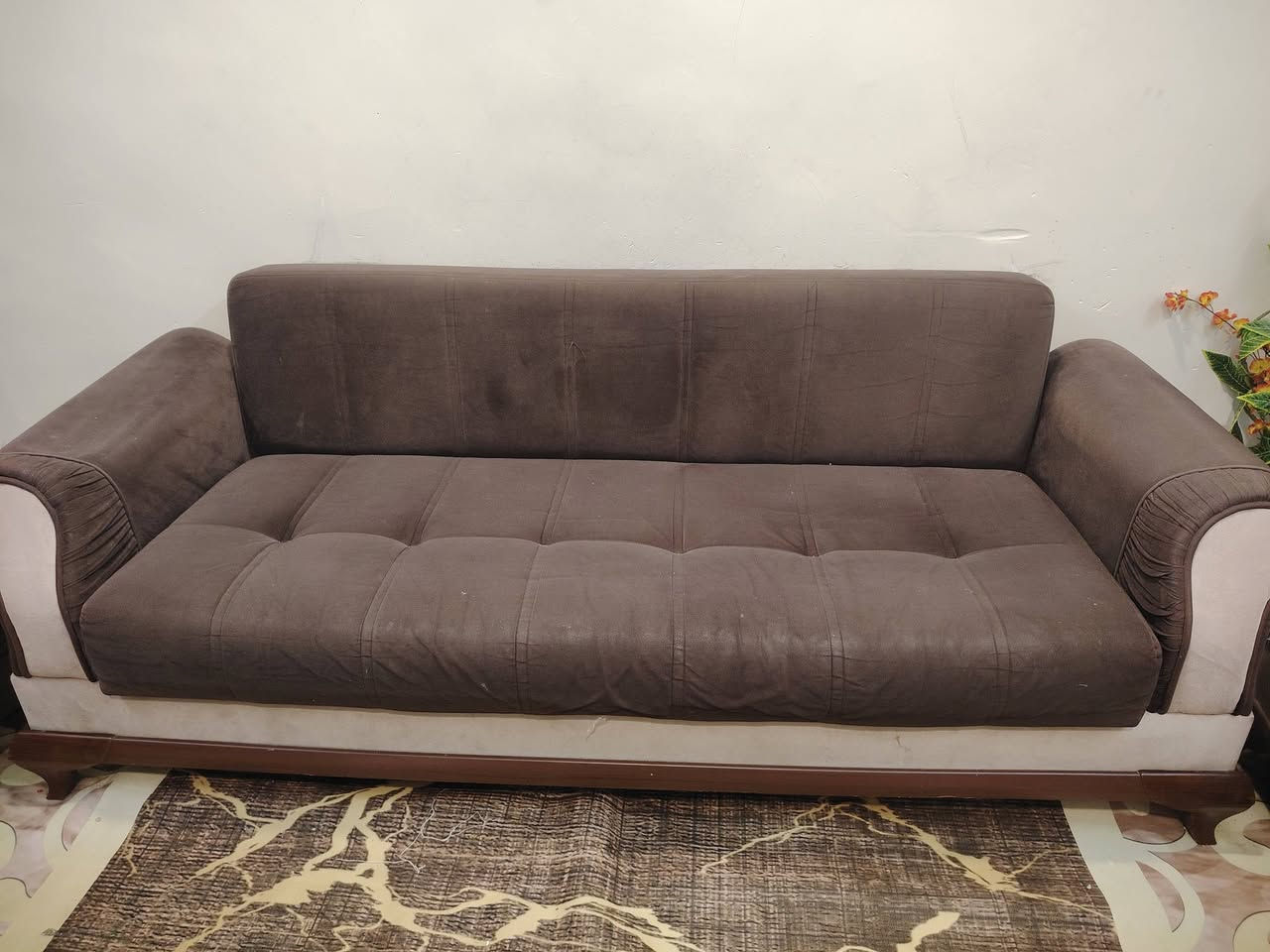 سلام وعليكم تخم قنفات تركي 10 مقاعد بي مخزن همين ويصير جربايه السعر 300 وبي مجال مستعمل الرقم ***********
