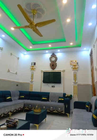 سلام عليكم بيت حديث للبيع مساحه 144متر ثلاث طوابق يحتوي على حوش واستقبال وصاله و7غرف نوم و4حمامات مشتركه ومنور ومطبخ حار وبارد ومنضومه انترنت ومنضومه كاميرات للبيع في مدينه لصدر قطاع 32فرع لعريض عرض لفرع 11متر مقابل مدرسه قرب حسينيه حجي صاحب الاستفسار (((((***********)))))
