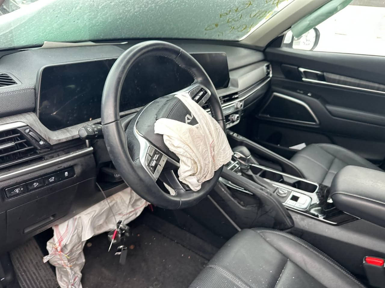 السلام عليكم كيا تيلورايد فول مواصفات EX 2024 حادث كما موضح في الصور 
الموصفات 

١، مكينه 3800

2.ماشيه 23 ميل 

3.كشنات تدفئه وتبريد 

4.كشنات كهرباء امامي وخلفي

5.بردات خلفيه

6.صندوق كهرباء

7.رادار امامي وخلفي

8.توقف ذاتي اوتو هولد

بعد بيهه هواي مواصفات السعر 180 واصل للحدود بدون كمرك

تدخل كتاب شهداء للتواصل ع هذه الرقم ***********
