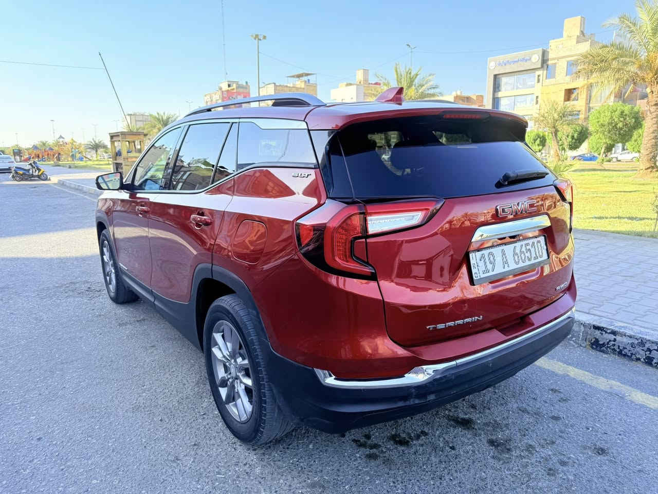 🔷السيارة : جي ام سي تيران SLE
🔷سنة الصنع :2022
🔷اللوحة : كربلاء 
🔶السعر : 180 ورقة
🔷الضرر : بارد قليل كلش  بقبق الجنطة فقط. (صور الضرر مرفقة بالاعلان)
🔷ضرر الايرباك : بدون ضرر.
______________________________________
🔷المواصفات:
🔹حجم المحرك 4 سلندر 1.5L توربو 
🔹عداد المسافة46 الف كيلو 
🔹رادار امامي
🔹فور ويل 
🔹تنبيه الخروج عن المسار
🔹كرسي السائق والصدر كهرباء
🔹تدفئة الكراسي الامامية
🔹ويل كب حجم 17 انج مع اطارات بحالة ممتازة
🔹لايتات LED بالكامل
🔹شاشه تحكم بالايعازات
🔹تحكم ستيرن جهتين
🔹بصمة ابواب وتشغيل وتشغيل عن بعد
🔹مع باقي المواصفات 
☎️ الاتصال***********- ***********
📍كربلاء المقدسه 
#GMC #TERRAIN #تيران
