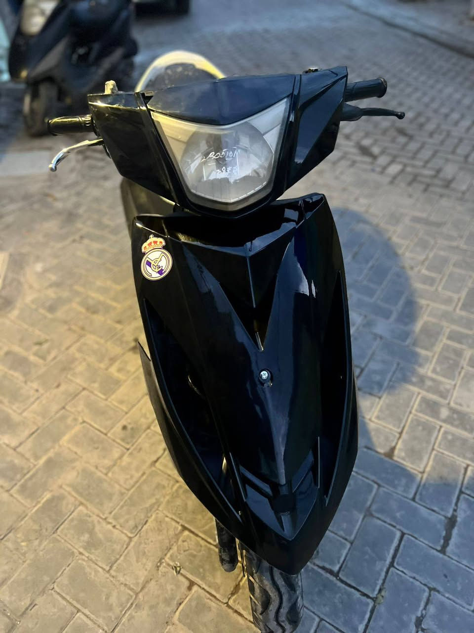 السلام عليكم مكلف بل نشر دراجه GTR 140 للبيع الدراجه حلوه مكينه ناعمه شلعه أو معدل الكفرات تجاري
والكفرات الاصليه موجوده ضامه نقصه البجم والتريشه اليمنه لون الكفرات الاصليه ابيض او نقص الاشاره اليسره اليمنه موجوده وال شاشه عطلانه يرادله ترتيبات بس اني ما تفرغ اله الدراجه للبيع السعر ٧٠٠ او بيه مجال عنوان الدراجه كياره مدينه الصدر
ملاحضه انطيك وياه كلجات رياضي توبو امامي خلفي والمري وياه أو اسف عل اطاله خاص مفتوح *********** رقمي
