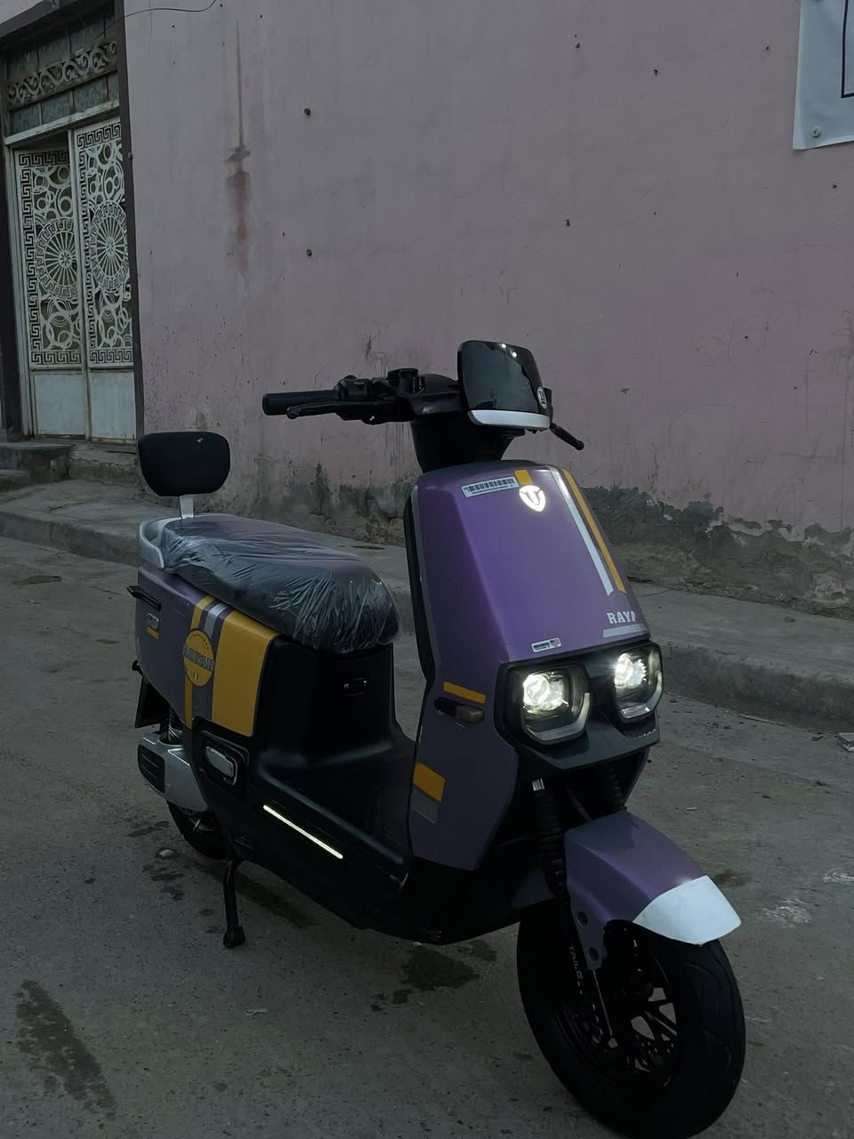 السلام عليكم دراجة شحن ريان 2025
6 بطاريات جدد 
بصمه تشغيل عن بعد 
انذار سرقه 
قفل ستيرن
لايت عالي ناصي 
مثبت سرعه 
550 وبيها مجال 
العنوان بغداد بلديات 
الرقم.***********
