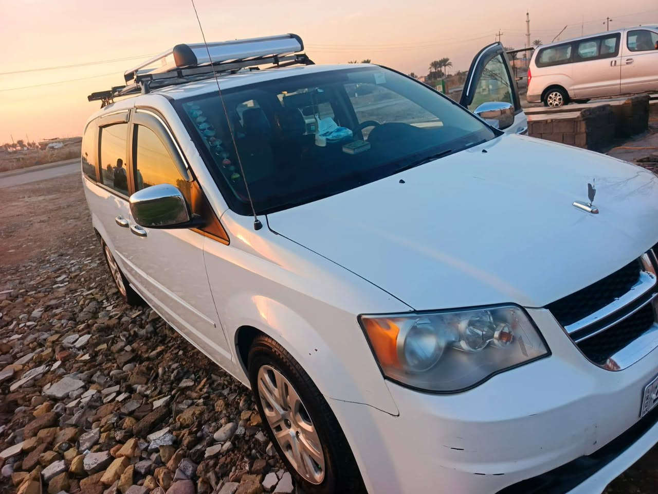 السلام عليكم ورحمة الله وبركاتة دوج كرفان موديل 2017 سياره باسمي رقم شمالي محوره منضومه غاز 80 لتر   كير ومحرك كفاله سياره كلش، حلوى ناعمه السعر 140 وبيه مجال للطيببين الاستفسار الاتصال بلرقم *********** او ***********
