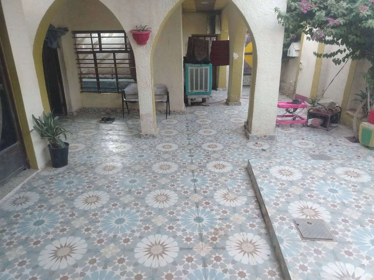 للبيع بيت ركن مميز 
📍 الموقع: السنية – الشارع التجاري – حي الزهراء
📐 المساحة: 300 متر (ركن)

✨ مواصفات البيت:
✅ 4 غرف نوم
✅ صالة واسعة
✅ مطبخ
✅ استقبال خارجي
✅ بيت جاهز ومجهز بالكامل
✅ تشطيب مرتب وخدمات متكاملة

📞 للاستفسار والمعاينة:
منتظر أسعد للعقار والمقاولات العامة
***********
