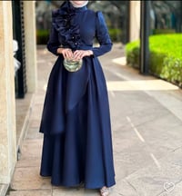 فستان • ملبوس مرة • مقاس ٣٨-٤٠