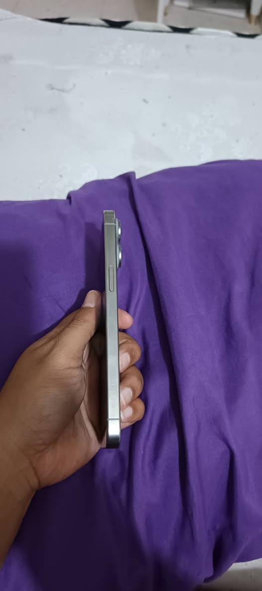 ‏🔥 للبيع – iPhone 15 Pro Max 256GB 🔥
‏إذا تبحث عن جهاز نظيف وتستعمله وأنت مرتاح، فهذا خيار ممتاز.
‏✅ اللون: Natural Titanium ✅ السعة: 256GB ✅ صحة البطارية: 86% ✅ الجهاز ما مفتوح نهائياً وما مبدل بي أي قطعة. ✅ Face ID والكاميرات وكل وظائف الجهاز شغالة 100%. ✅ خالي من الخدوش والصدمات ، حالته ممتازة جداً وشبه جديد. ✅ الاستعمال شخصي ، بدون ملحقات فقط كفر ويا .  المكان بغداد جسر ديالى . 
‏💰 السعر: خاص 📲 للتواصل واتساب فقط: ***********
‏رجاءً الجاد بالشراء فقط، والله يبارك للجميع
