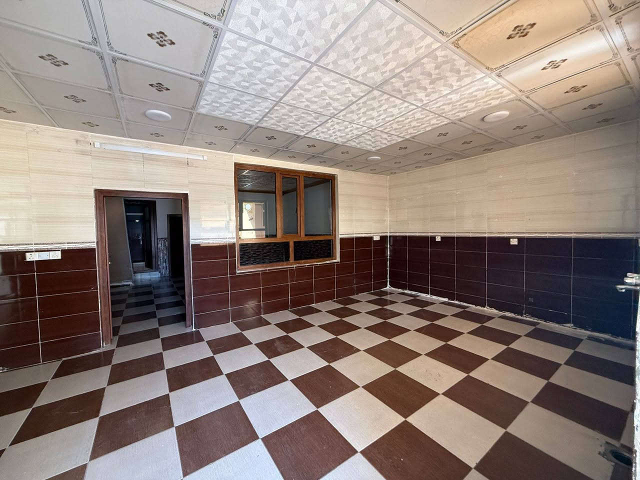 #دارللبيع حي ٥ حسارؤك 

#المساحة  125 متر قرب سوق زيلان 

#يتكون من ٣ غرف و هول و صاله استقبال  مطبخ و صحيات 

#طابو  يسجل مباشر باسم كل عراقي 

#السعر ٧٢٠ ورقه و مجال 

#للاستفسار https://t.me/aqaratalshmal
***********
***********
