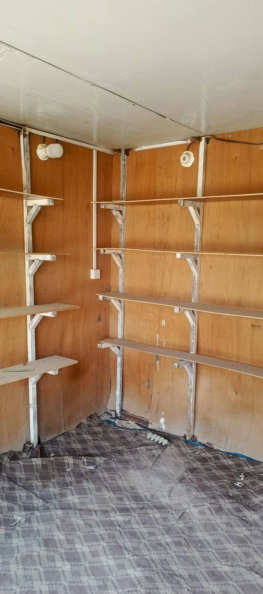 كرفان تلاثه بتلاثه كهرباته جاهزه سقفه سندويج كرفان حلو جنت مخلي اسواق وبي ارفوف جاهزه اتصل وبيك خير ودلل ***********
