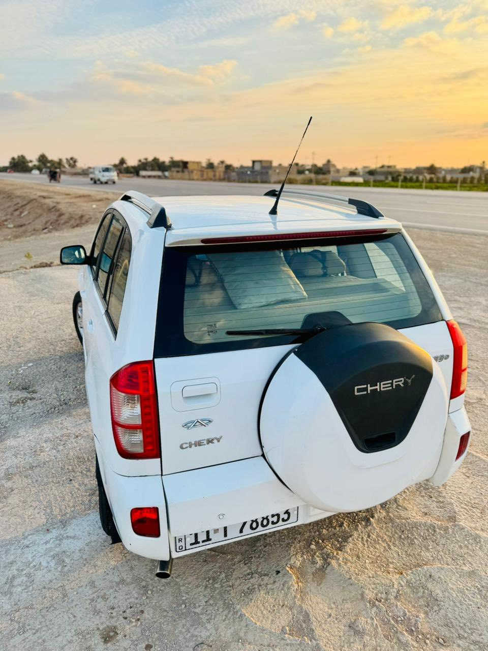 السلام عليكم 
سياره تيكو للبيع 
موديل 2015 رقم انكليزي بغداد بأسمي 
محرك وكير كفاله وتدفئه وتبريد شغال 
فول مواصفات تحكم ستيرن شاشه تاب كأمره 
مثبت سرعه السياره ماشيه 125 الف 
برغي مامبدل بيهه على وضعهه السياره 
سوناره بل منشور سعرهه 78 وبيهه مجال
مكاني واسط كوت 
***********
