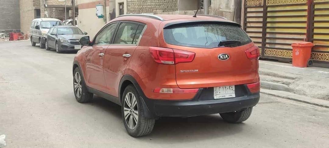 السلام عليكم سبورتج 2016 خليجية
مكينة 2000

مواصفات عادية
اشاير مري 
مري شفط 
كامرا 
حساسات 
Abs 
وبقية المواصفات المعروفة 
السعر وبيها مجال للشراي 
مكانها بغداد - الغزالية ***********
