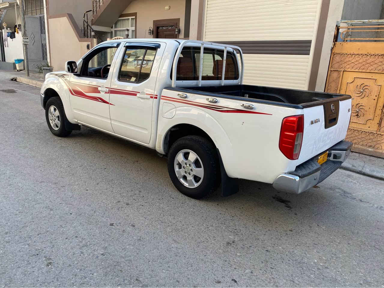 نيــــــسان نافارا   ٢٠١٤  توماتيك

شانسى ليزةر دوبةى 
كيرومةكينةو تةبريد بةشةرت
زور تازةية وةك وينةكانة جوانة 
بئ نقوستانى بئ كةموكورى
دوبةلة بوياخ بئ دةحم سونةرم داناوة

***********
شوين  رانــــــيه رانية, السليمانية
