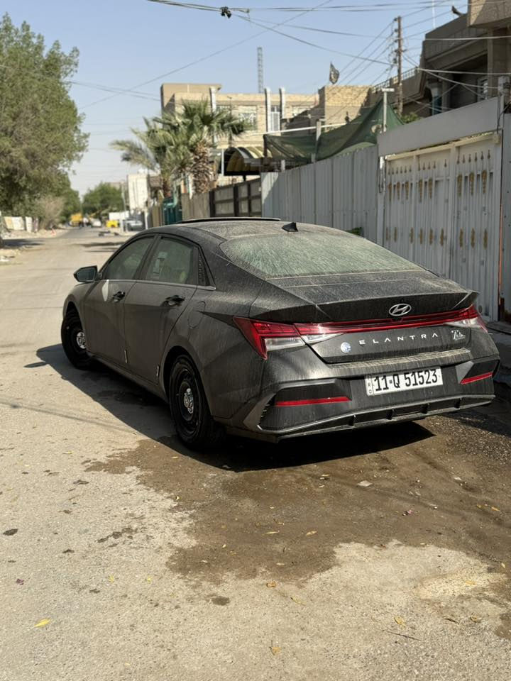 السلام عليكم ورحمة الله 
النترا 2025 
الون اسود متغير 
فول واحد على واحد من عده كشنات جلد 
 مواصفاتها 
- بصمة تشغيل ابواب وصندوك
- فتحة سقف ( سلايد روف ) 
- محرك 2000 Doch دوش بانزين
 - كاميرا 360 درجه 
-تبريد منفصل
- رادارات 360 درجة ( امامي جانبي خلفي ) 
- التحذير عند فتح الباب 
-رجاج ستيرن عند تحذير الرادار الامامي
- تحكم ستيرن 4 جهات 
- 3 وضعيات قيادة  
- مثبت سرعة ذكي ( التحذير عند مغادرة المسار )
‏- Auto Hold التوقف لفترات قصيرة
- سايد بريك بصمة 
-شاشة بلازمة حجم كبير لمس تدعم نظام الابل كار بلي والاندرويد اوتو و خرائط GPS  
-شحن واير ليس 
-تشغيل عن بعُد 
-اضواء ترحيب عند الاقتراب 
- مازدات لد نهاري + زنون  
-لد خلفي
-نقط عمياء في المري الجانبية
-تدفئة بالكشنات
-لد متغير 7 الوان بالدشبول 
-كير اوتماتيك و S 
-تحديد مسار وقيادة ذاتية
- رادار امامي 
- مانع انزلاق 
- سياره بعد احلى من الصور
-رقم بغداد باسمي 
-دوشمة عام من كشنات سفاري كاملة مكملة 
السعر 175 $ قفل 
-رقم الهاتف ⬇️

‏ ‭***********‬
مكان السياره : بغداد الامين الثانية 

ضرر موضح بالصور السياره كلها ليبل واحد بدون تبديل صبغ فقط مكان كتابة(  ELANTRA ) الباقي  كفاله عامه من التبديل والصبغ وكفالة جميع الايرباكات
