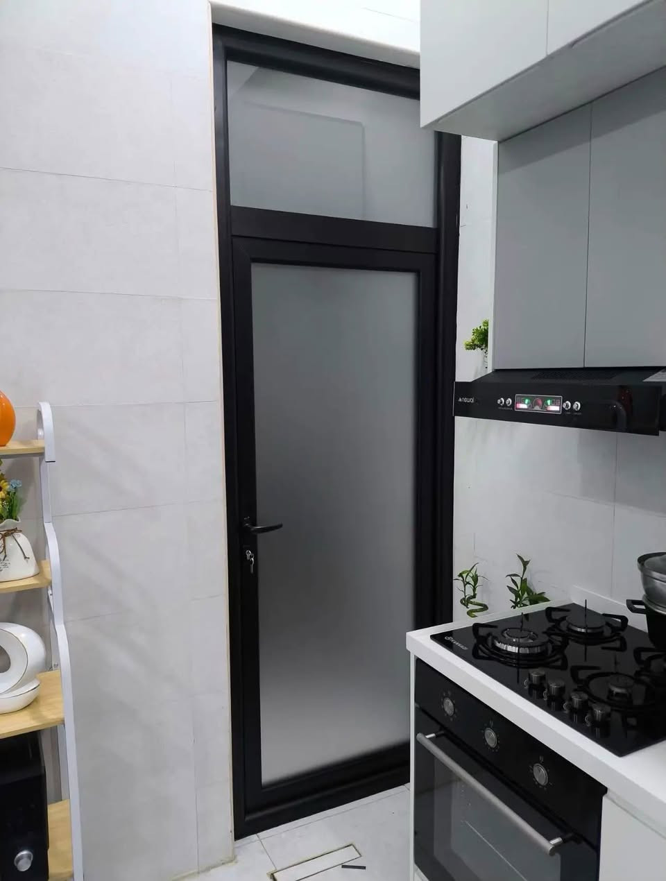 نعمل احدث انواع الابواب والشبابيك الألمنيوم باجود الانواع والتسليم عند الموعد للتواصل واتساب ***********
