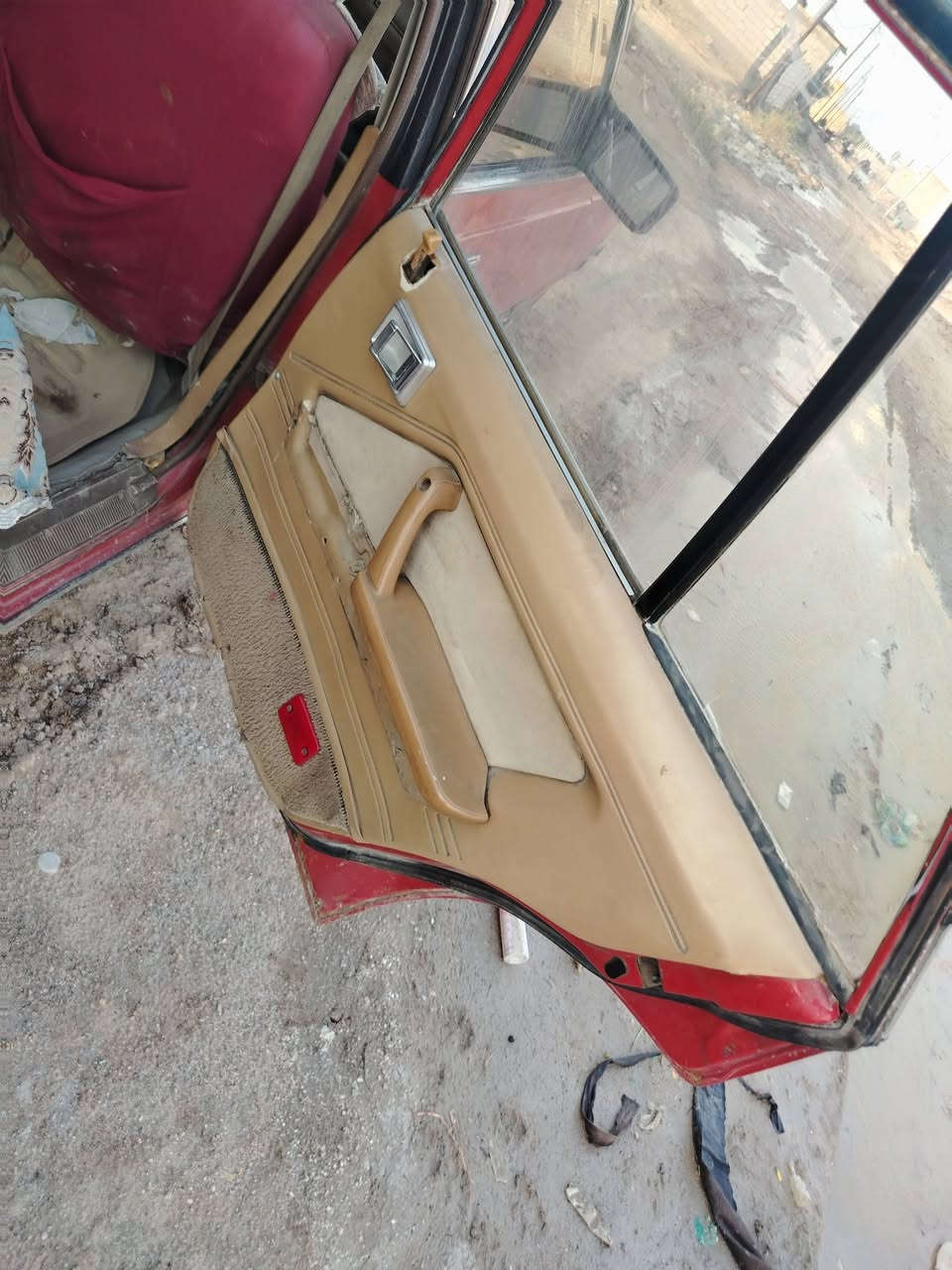 السلام عليكم  سوبر موديل 85 مكينه 2500 سنويه لل 30 رقم دولي بغداد بسمي السياره جاهزه مكينه كير حداديه تخم تاير  السعر ٣٠ وبيها مجال للتوضيح السياره بيها خياس مكاني ناصريه سوق الشيوخ للتواصل ***********
