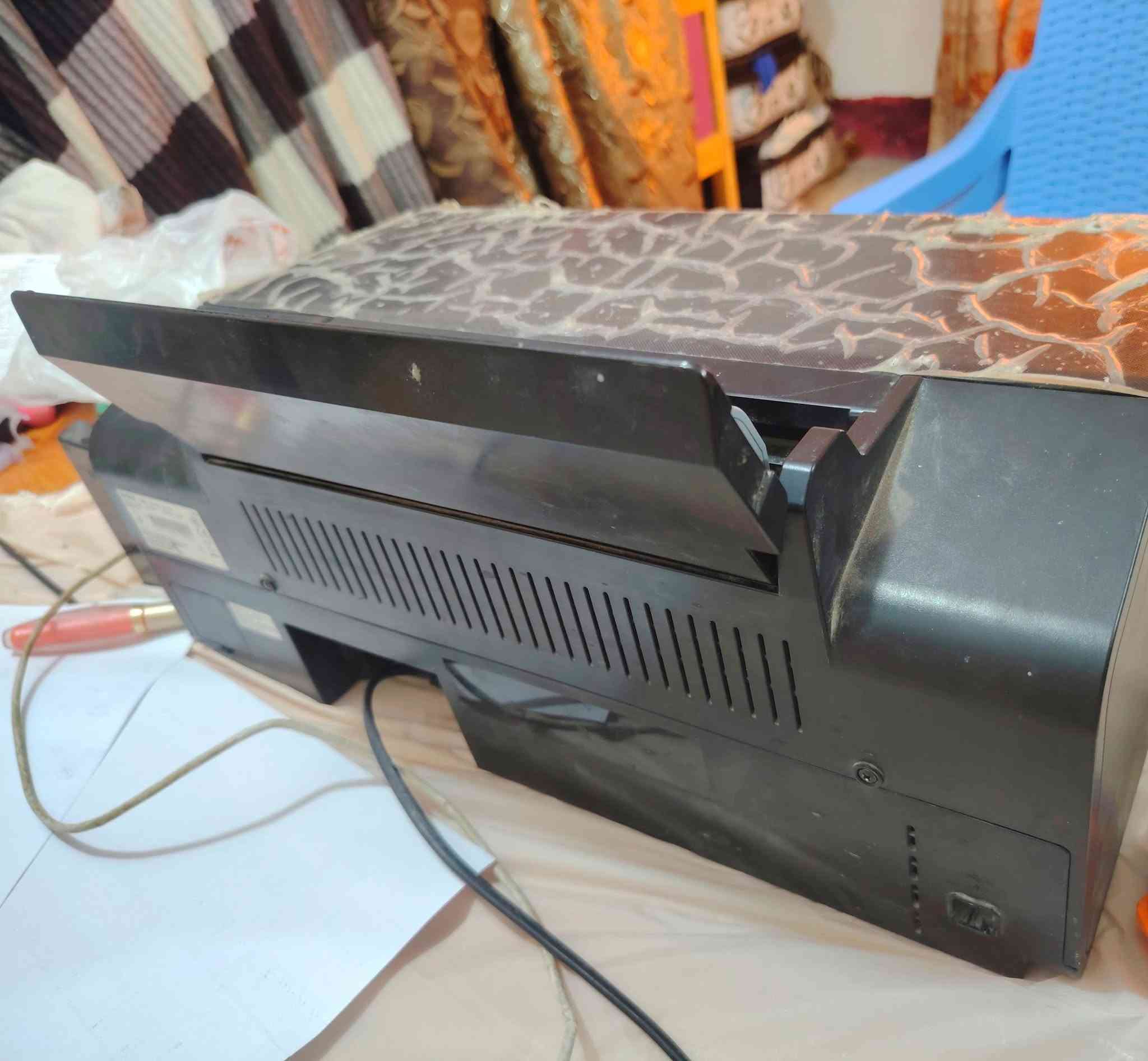 السلام عليكم 
طابعة ايبسون L805 نضيفة بس الهيد عاطل لأن متروكة اكثر من سنة.. ابيعها بدون هيد.. وايضا البلاستيكة الامامية اللي يطلع عليها الورق ضايعة مكانها مأشر بالصور...
السعر 50 الف... مكاني ديوانية... واكو توصيل للي يريد


**إذا كنت صاحب هذا الإعلان وتريد حذفه لأي سبب، رجاءا أرسل رسالة إلى الدعم الفني**