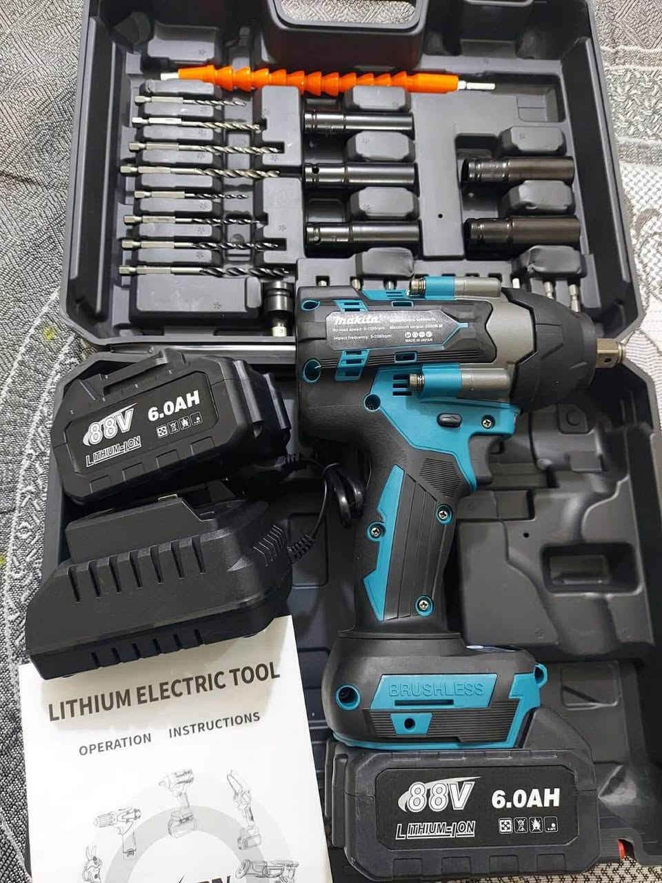 دريل لقمة MAKITA فحل2000 نيوتن اربع سرعات مع دبل بطارية الحجم الكبير مع شاحنة سوبر جارج مع حقيبة مع تحويله امباكت درنفيس براين  كامل ملحقات السعر 60 ويه التوصيل ***********

