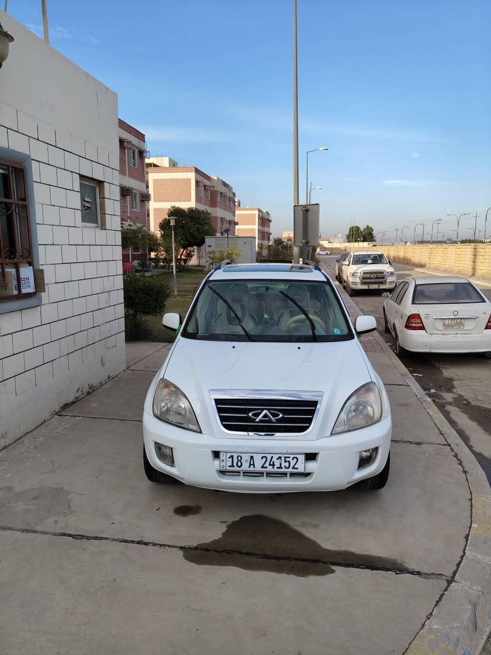 السلام عليكم تيكو موديل2012  سيارة حلوه كير محرك صدر تايرات باتري كله تمام سيارة بدون خياس كلش حلوه تبريدها ثلج سيارة كلش حلوه وجاهزه فول فتحه تحكم ستيرن  محرك 2000  كير ميكانيكي هزه جديده سنويه جديده بسمي رقم الدولي الجديد السعر 60 وبيها مجال مكان سياره بابل كفل رقم تلفون ***********
