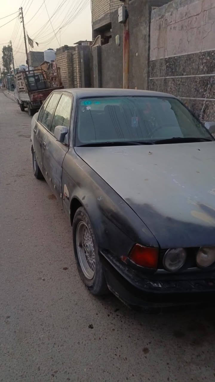 السلام عليكم ورحمه الله من رخصه الادمن سياره بي ام دبليو موديل 93 730 السياره جاهزه لصبغ رقم بغداد نكليزي ***********اني مكلف بل نشر
