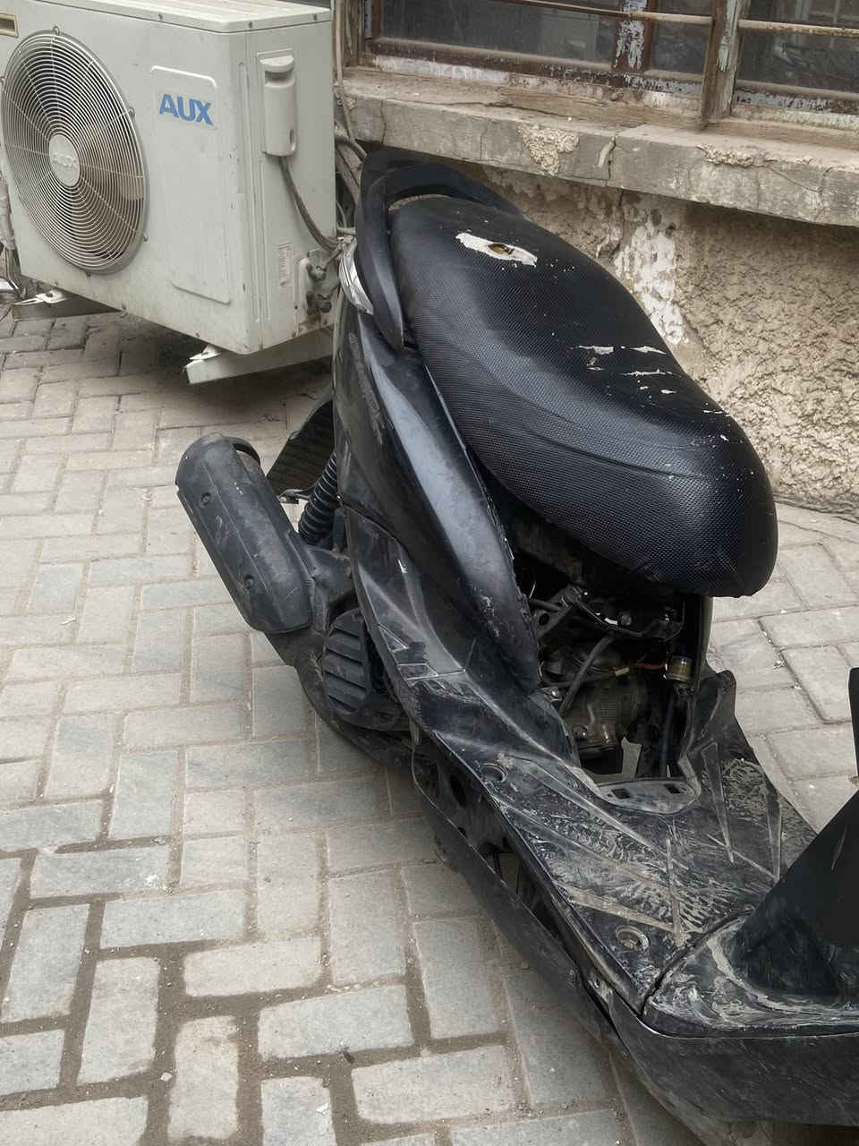 السلام عليكن دراجة ثعلب للبيع 
نقصها ترايش وحاضن كور 
الدراجة بيها صوت خفيف  
كهربائياتها كلها شغالة 
السعر 375
العنوان الاعظمية  ***********
