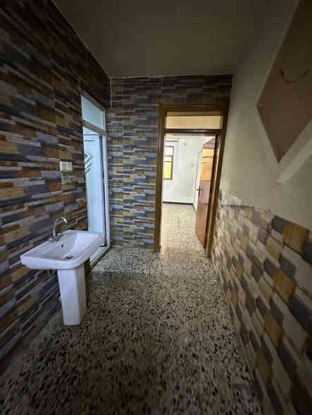 للأيجار في #السيديه🔱
وحده سكنيه طابق اول مساحه 150متر ✔️

تحتوي على 2نوم وصاله ومطبخ وخدمات عدد 2🔶

الأيجار 600 الف قفل 🔒 

موقع السيديه الضباط خلف شارع النخيل 📍

____________________________________

للأستفسار اكثر ***********
