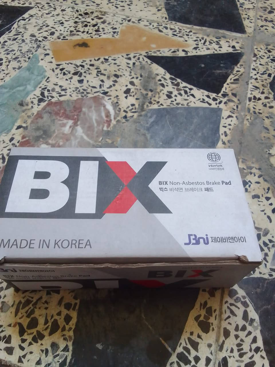 دسكات جدد ممفتوحات بلباكيت بعدهن عندي ٩ كراتين مثل الكارتونه الي بلصوره يعني ٩ ازواج قيمهن واخذهن بليرضي الله
عنواني الشعب
 *********** واتساب موجود
