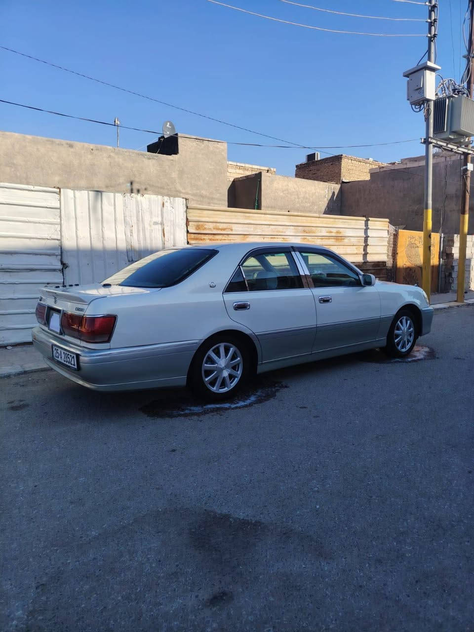 السلام عليكم ..  كراون  ((  ملكه.  )) للبيع
كفاله عامه كص ونقل جثه وضربه وعيب شرعي
تحوير نجف فوك وجوه فقط دشبول امارات
رقم كركوك نكليزي سنويه ل2030
كير مكينه حداديه تبريد  كله جديد 
سياره شاصي 71
مكينه ديفور الزغير

✅  ♕  المواصفات ♕
✅       : 2 دكم    :
✅   كرستال اصل
✅  مري شفط بلاد  
✅  كامرة خلفية 
✅  تحكم  خلفي كامل بلصوت والتبريد 
✅   دمام خلفي  
✅ غرفة بيجي 
✅ ويل نجمه ابيض حاويه
✅ برده خلفيه 
 وبعد بيهه مواصفات ماذكرهن
السعر  ‏135  وبيها مجال 
العنوان : النجف الاشرف  
ل اتصال ***********
