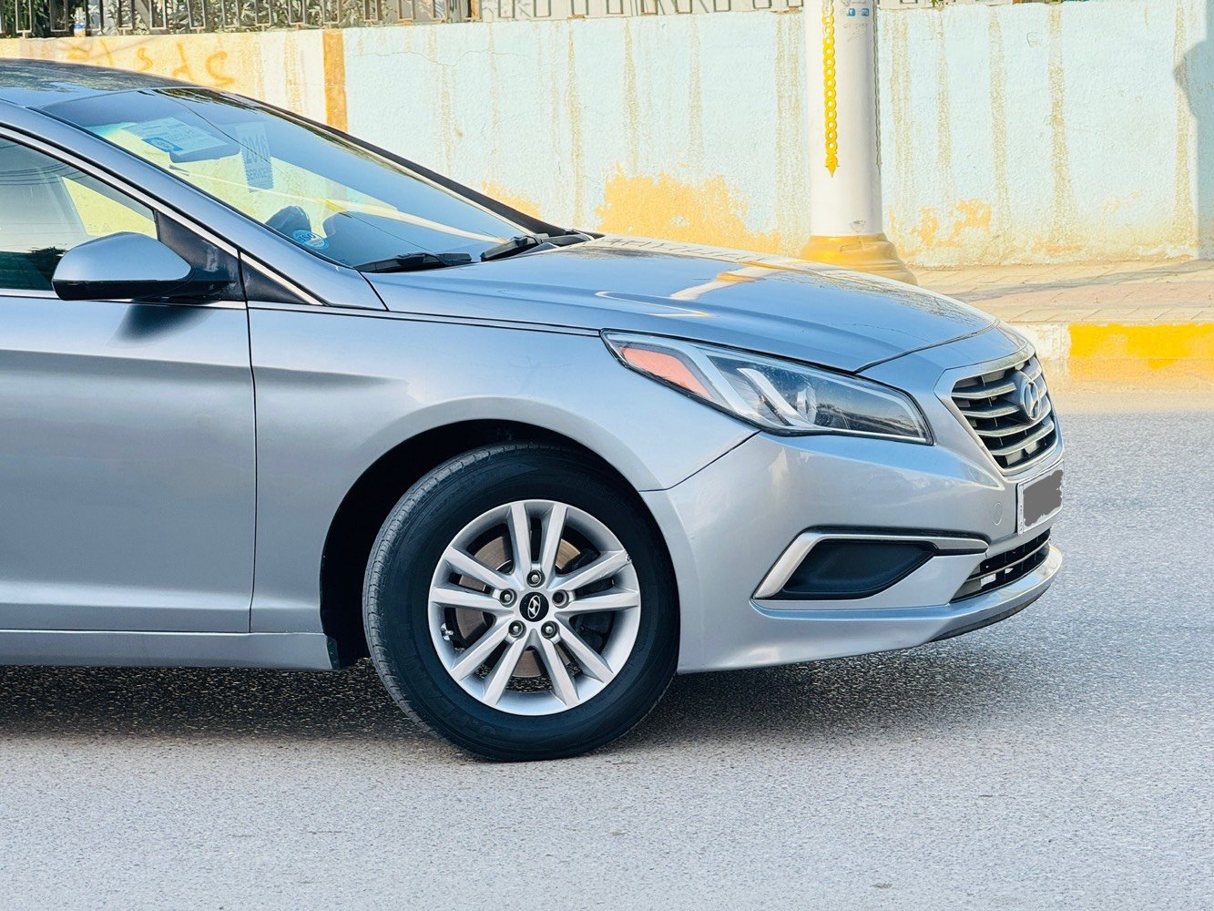 للبيع او مراوس سوناتا موديل 2016 رقم ذي إنكليزي صاعده هزه سنويه إصدار جديد لنهاية 2031 تحويل مباشر وارد أمريكي بيها جاملغ وبنيد بدون دواخل فخذه شاصي مكفولات  وبيها رشات بسيطه السياره جديده وجاهزه وحلوه مواصفات شاشه جبيره وكاميرا دواره انضمه قياده تحكمات استيرن ارضيه مفروشه جلد سقف كنتاره ويل كب وباقي الموصفات المعروفه محرك 2400 مبدل طابوكه لا تبخير ولا تنقيص كير تبريد ثلج توني مسويه حداديه زينه السياره جديده وماشيه 168 حقيقي مكان السياره الناصريه 
السعر (106) وبيها مجال لشراي 
***********