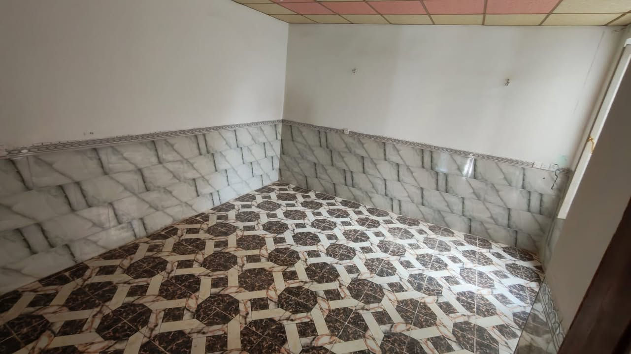 مشتمل للايجار في الجبيرية الثانية قرب سوق مريدي مكون  من طابقين 3 غرف نوم وصالة واستقبال ومطبخ  بناء حديث سعر الايجار 300 الف 
*********** عقارات ابو سلطان
