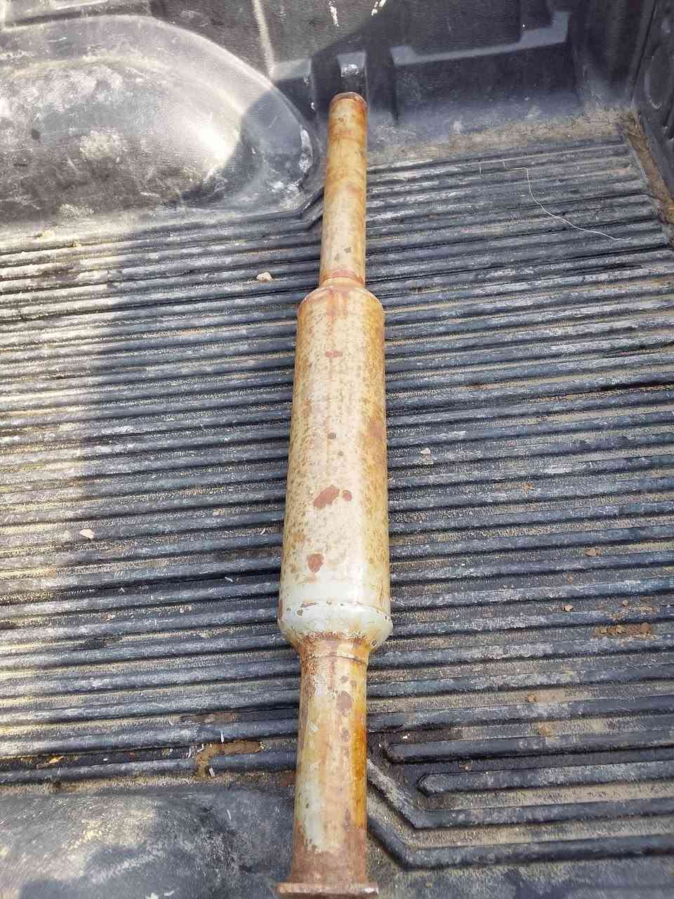 للبيع كزوز تركتر فالفو موديل 80/81التواصل ***********
