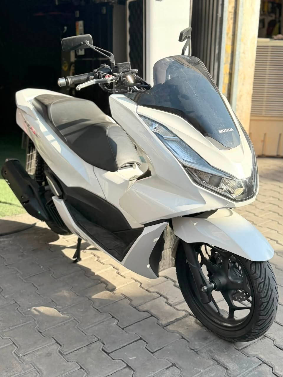سلام عليكم 
تحيه طيبه 
للبيع فقط 
Pcx
جيل الرابع 
ياباني 
مرقمه واسط رقمين نكليزي تحويل هنا في بغداد 
وشرط التحويل باسم المشتري 
دراجه مكفوله كفاله عامه وجدبده 
وشرط الفحص 
حجم محرك 160 
بصمه وحده 
وكتلوكات بالصندوق 
اخذ جديد ورأسك بارد 
للاستفسار 
***********
كريم الربيعي 
بغداد فضوه عرب فرع الجامع 
🧿

