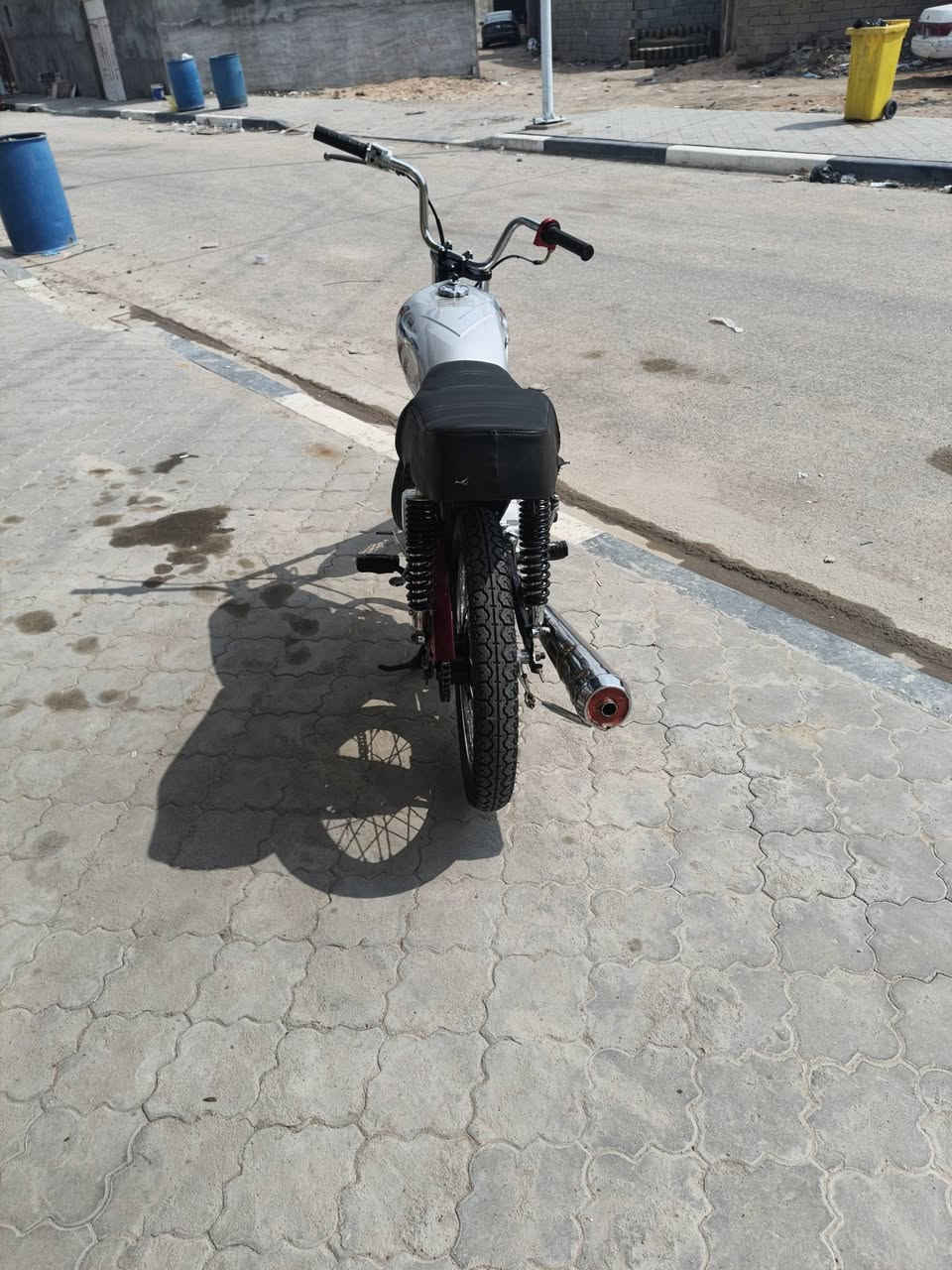 السلام عليكم دراجة للبيع الدراجة معمرة من شهر الثاني ما مفتوحة كفالة عامة دراجة كلك عنواني بصرة الزبير المربد الجديد السعر 650 بيهة مجال الشراي يراسلني خاص رقم المبايل : ***********
