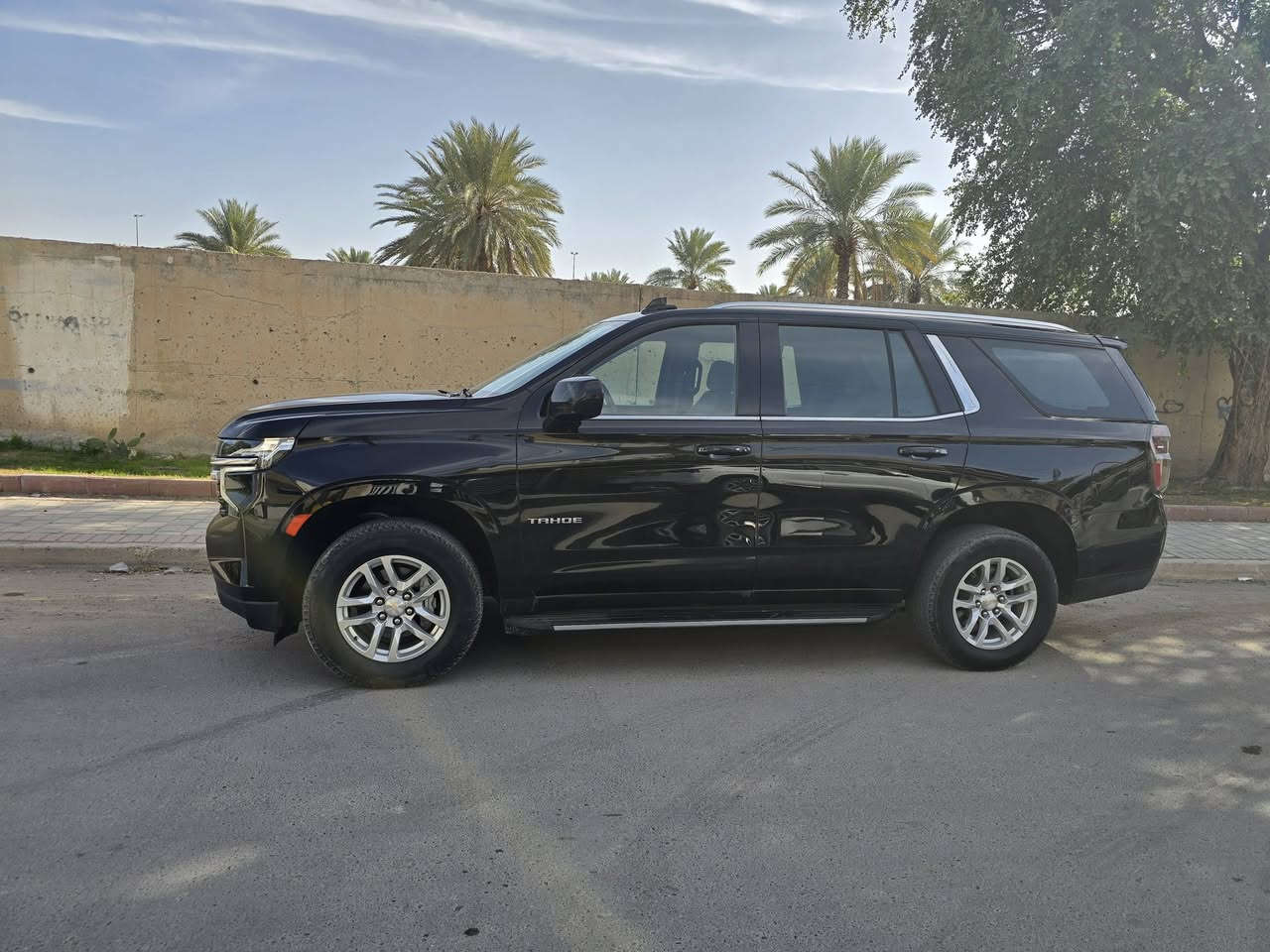 السلام عليكم تاهو 2023 ls خليجي وكاله
مكفوله من الضرر والصبغ سونار موجود من ضمن الصور رقم بغداد 
ثلاجه رادار امامي رادار جانبي توقف ذاتي تحديد مسار
السياره جديده جدا مكينه وكير مكفولات
ترايها جديد السياره  ماشيه 44 الف كيلو حقيقي 
السعر ( 46800) 
مكاني بغداد العامرية
***********
