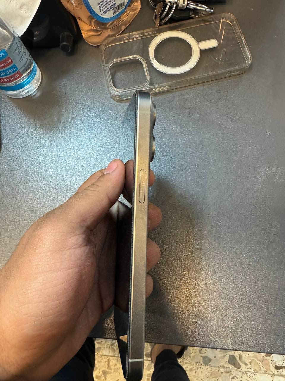 السلام وعليكم 15 برو ماكس جهاز نضيف مكفول من الشخط ممفتوح ولا مبدل بي شي ذاكرة 256 بطارية 86 ويا كارتونه مطابق مكاني بغداد الشعب متواجد خاص 
سعرة ٩٧٥ وبي مجال بسيط 
*********** واتساب 
*********** خط
