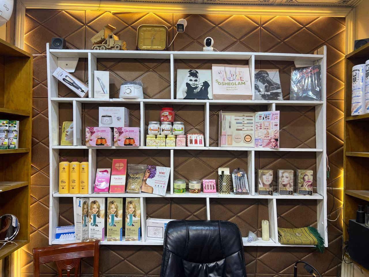 السلام عليكم
رفوف خشبية صاج عراقي عدد 8
***********
