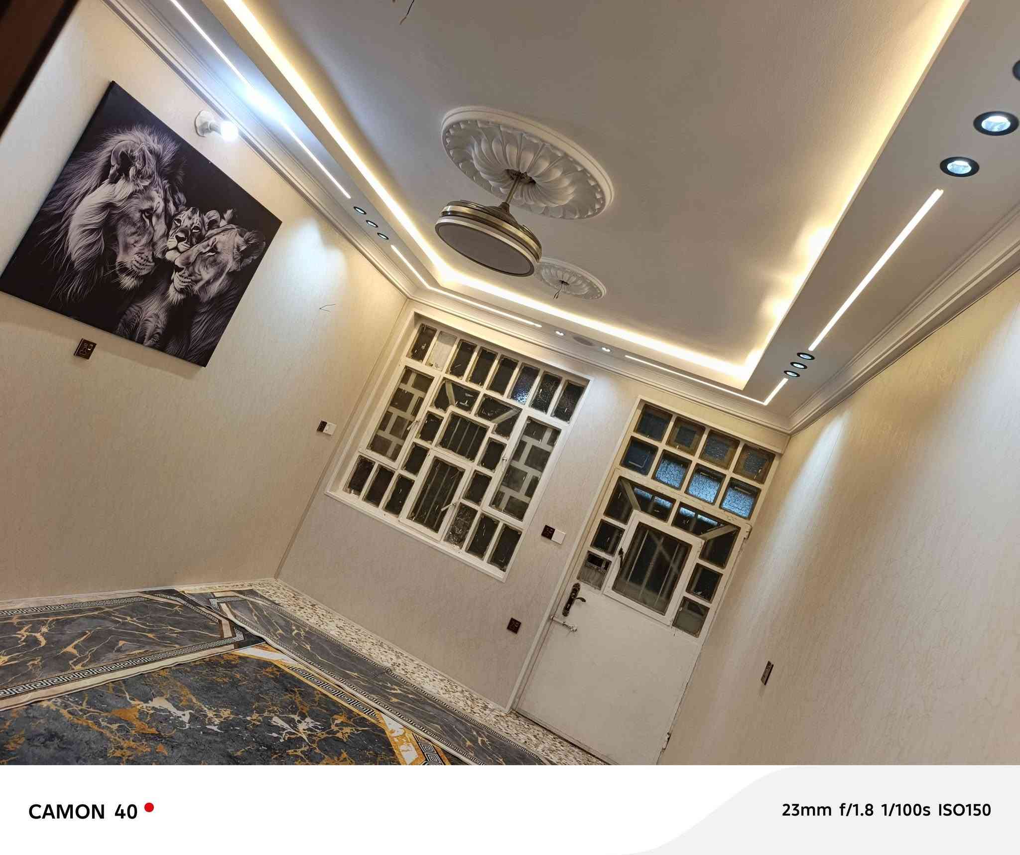 سلام عليكم ١٠٠ متر للبيع بشاره الحسينيه سند اصفر حي السلام  البيت عالي  من الشارع ٦٠ سانتيم بناء الطابق الارضي طابوك ولطابق الثاني بلوك ما كامل  بس مصعد حياطينه
عدد صحيات ٢ داخلي وخارجي الداخلي كله مطبك الواح 
الصاله ديكورات غرفت النوم ديكورات  مسلح السكف صب الاساس ماله صب شريطي  ماء مجاري كهرباء كله جديد البيت متعوب عليه بل اظافه وياه غرفت نوم وكونتر تعليك وارظي وسنك  البيت كامل مكمل سعر البيت ٨٨ وبي مجال بصيط 
***********
