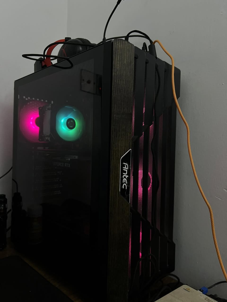 السلام عليكم
تجميعة كاملة كيس وشاشة للبيع 800 الف
الشاشة حجم 24 180hz 1ms
الكيس 4fan Antec
معالج i512400F
كارت 3050 8G two fan
رامات 16  3200
بورد H610
M.2 512
بور 650
استخدام قليل اقل ال 6 أشهر
مع وصل ضمان متبقي ست اشهر والكراتين كاملة
مكان بغداد
للتواصل ***********
