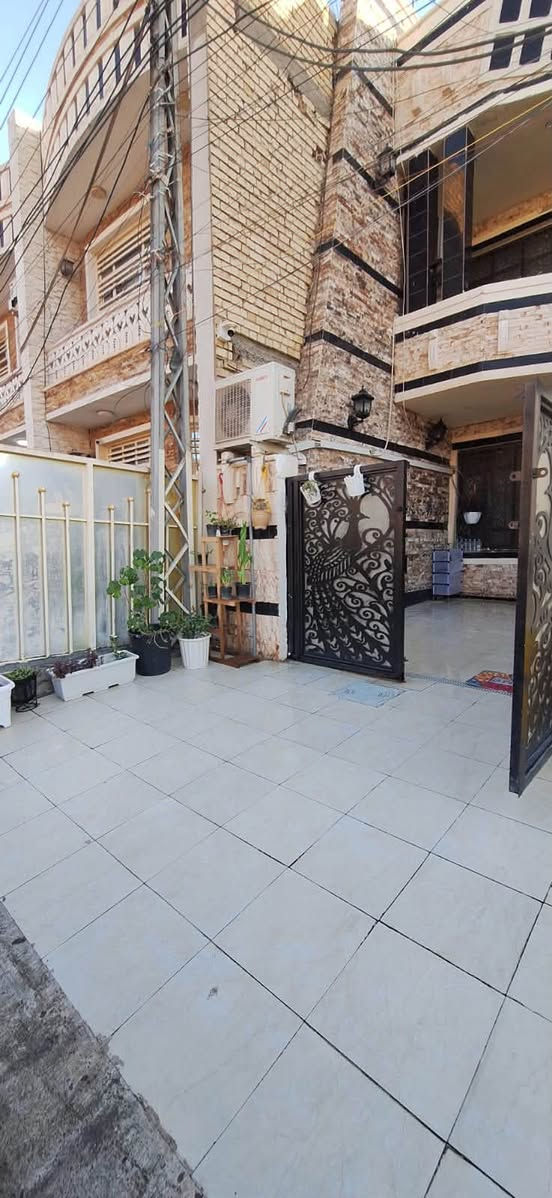 السلام عليكم ورحمة الله وبركاته،
أهلاً وسهلاً بكم في فرصة رائعة لامتلاك دار مميزة في موقع استراتيجي! 🌟

للبيع: دار حديثة ومتكاملة في حي الجهاد 🏡✨

📍 الموقع: بغداد - الكرخ - حي الجهاد،  منطقة ديوان الضباط مجاور شقق حي السلام السكني في حي الجهاد

تفاصيل العقار:

المساحة: 100 متر مربع (واجهة 5 × نزال 20 متر)

البناء: طابق أرضي + طابق أول

الطابق الأرضي:

🛋️ صالة واسعة

🍳 مطبخ مجهز بالكامل

🛏️ غرفة نوم

🚿 خدمات كاملة

الطابق الأول:

🛏️ غرفتين نوم

🚿 خدمات إضافية

✨ المميزات الخاصة:

🏡 بناء حديث درجة أولى، تشطيب ممتاز

🔑 تسليم مفتاح، جاهز للسكن فوراً

📍 موقع متميز

📞 للاستفسار والتواصل: 
"٧٧١٩١١٧٤٦٥

***********

لا تفوتوا فرصة امتلاك هذا العقار المميز في أفضل المواقع.
اتصلوا الآن للمزيد من التفاصيل أو لترتيب موعد للزيارة! 🌟
