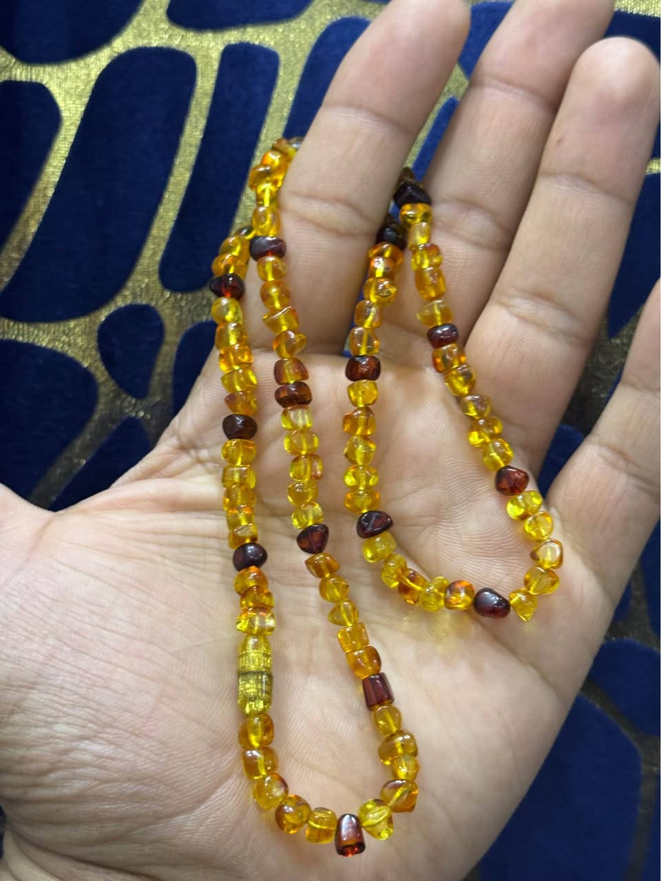 اللهم صل على محمد وال محمد 
عقد كهرب بولوني ماكنتوش
قطعه جميله ملبوسها روعه
الوزن 10 غرام
يتوفر توصيل كافة المحافضات البصرة, العراق


**إذا كنت صاحب هذا الإعلان وتريد حذفه لأي سبب، رجاءا أرسل رسالة إلى الدعم الفني**