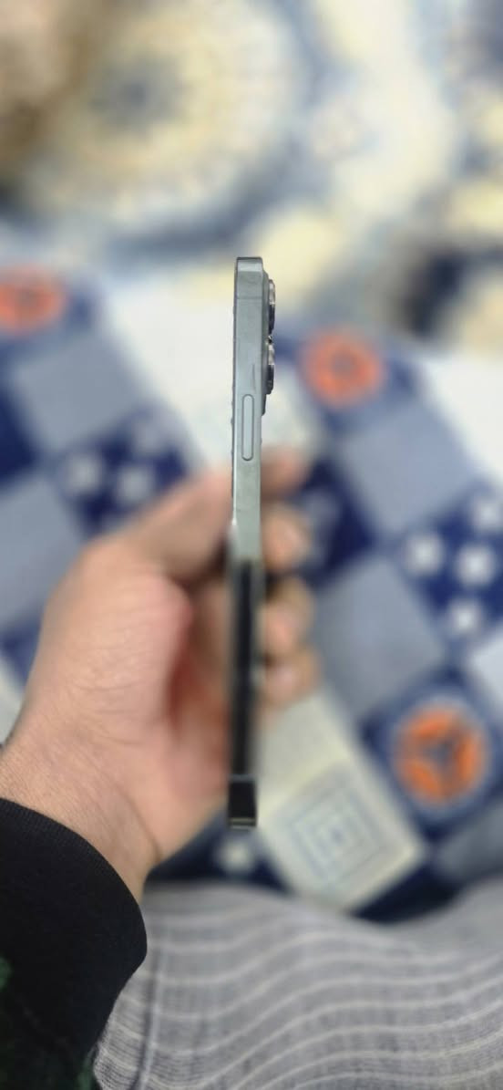 السلام عليكم عندي جهاز ايفون برو ماكس 
جديد شرق اوسط نضافه جهاز ١٠٠ مبدل بي فقط بطاريه وكاله جميع ملحقاته ويا سعرة 750 وبي مجال تواصل ***********
