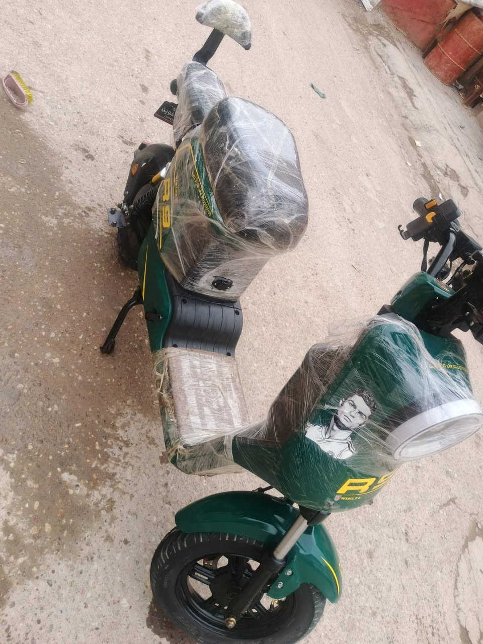 دراجه r9 موديل 2026 بطاريات 32 امبير خمس بطاريات جدد صار الهه سبوعين طلعتهه من الوكيل دراجه حلوه جاهزه نانقصهه اي شي بيهه سويجين وبصمتين وكارت السله والكفات والمرايات موجوده  السعر 500 وبيهه مجال الرقم *********** بس واتساب
