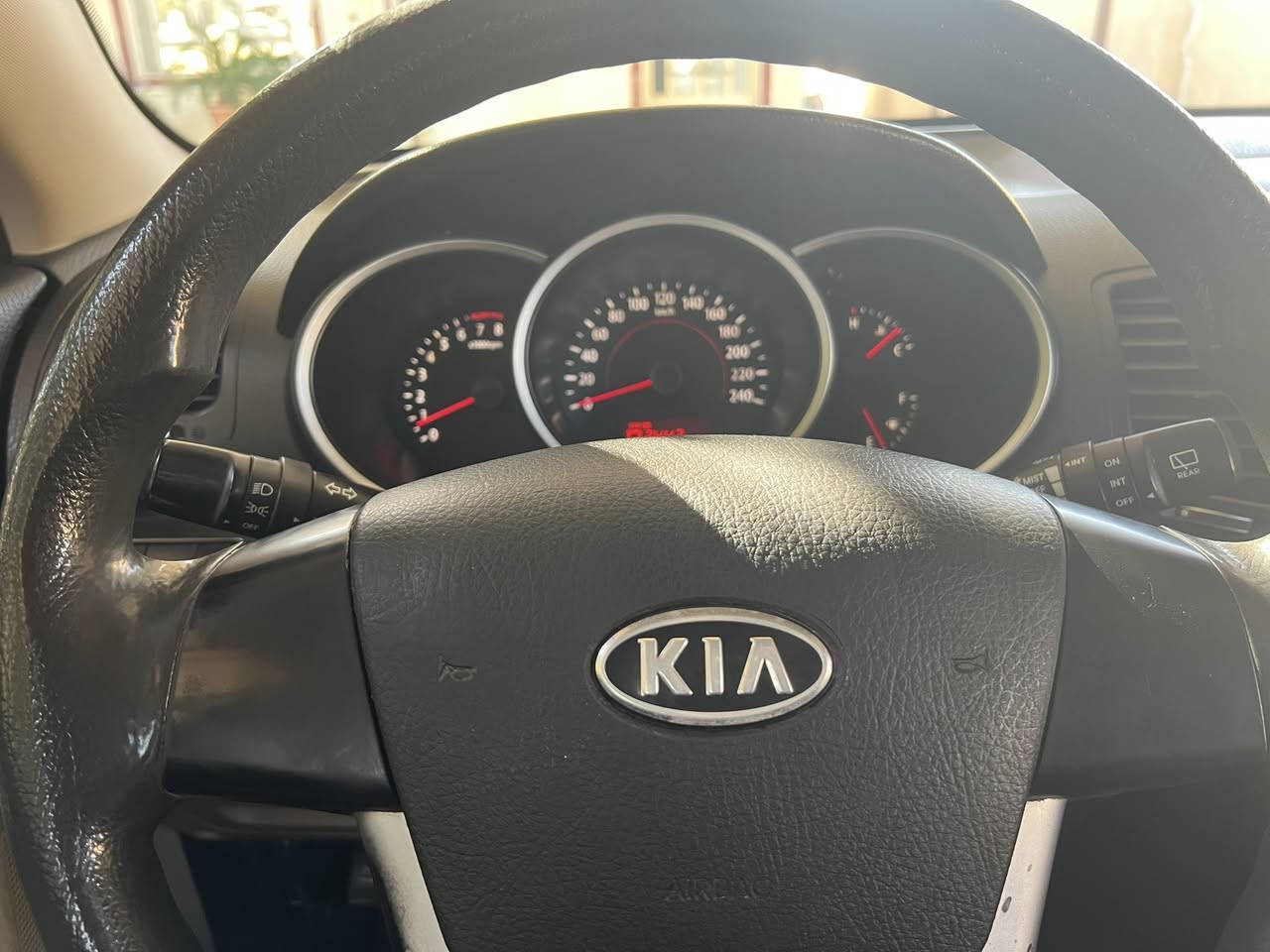 سلام عليكم 
سورنتو خليجي 2012 للبيع 

6 سلندر 7 راكب 3 قطع تبريد 

دفع رباعي 

رقم اربيل 
الضرر : ربع جاملغ خلفي صبغ اثر شخط بدون معجون 

لاتصل :***********
