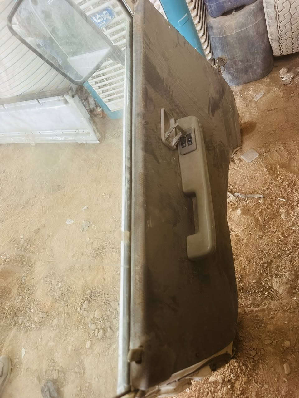 السلام عليكم باب السايق جهة اليسرة مكفول بدون صبغ مكفول كامل مكينة جام كهربائي وبطانة مال كيا حمل بنكو موديل 1996 مع باب خلفي مال بدي السعر 400 مكاني كربلاء رقمي ***********
