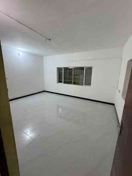 #للايجار طابق أرضي جديد 
يحتوي عل غرفتين نوم وصاله ومطبخ وصحيات 

السعر ٧٥٠ الاستفسار *********** 📞
