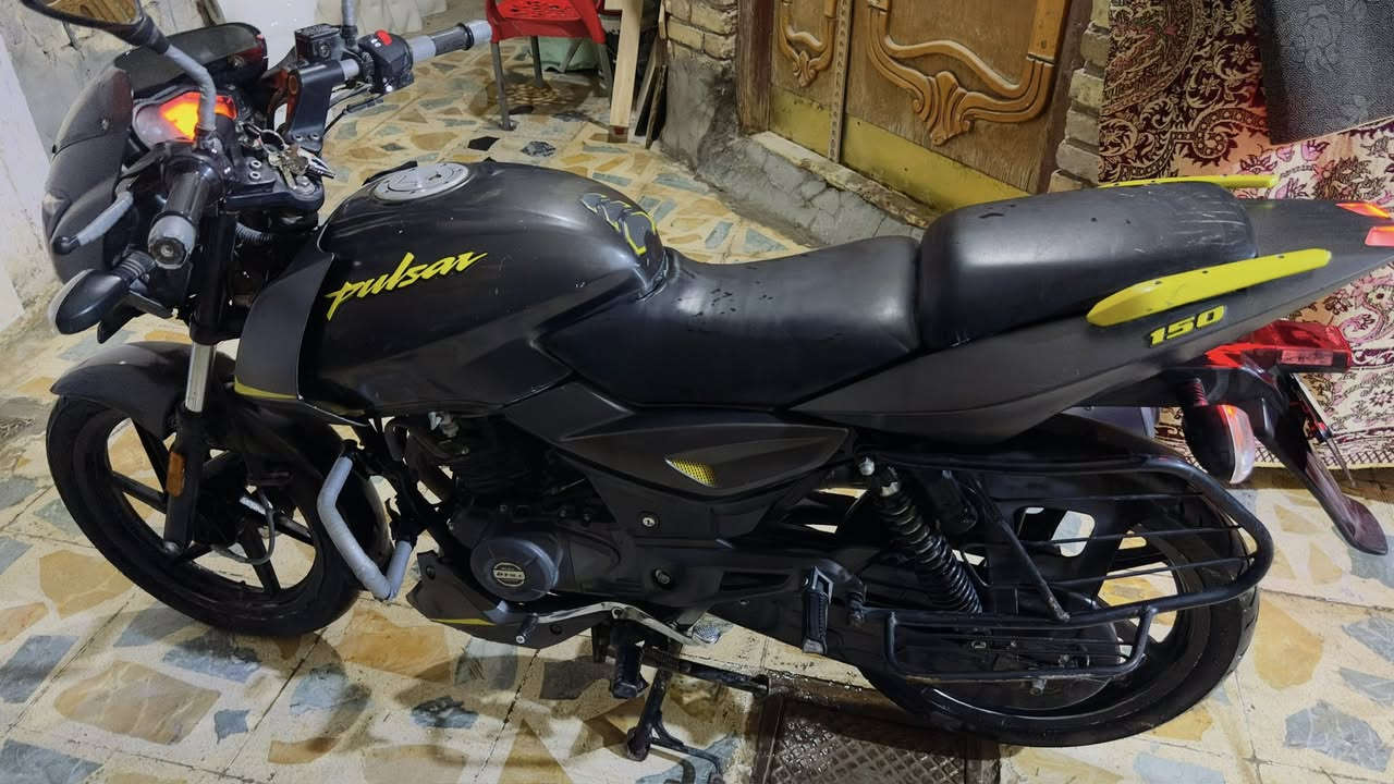 السلام عليكم   دراجه بولسر 150 موديل 2021 اوراق كامله مكمله  دراجه احلى من الصوره برغي ممفتوح بيها   شرط شلعه ومعدل 
   ....(مكاني شطره) ...     سعرها مليون و150 
اتصال او واتساب ***********
