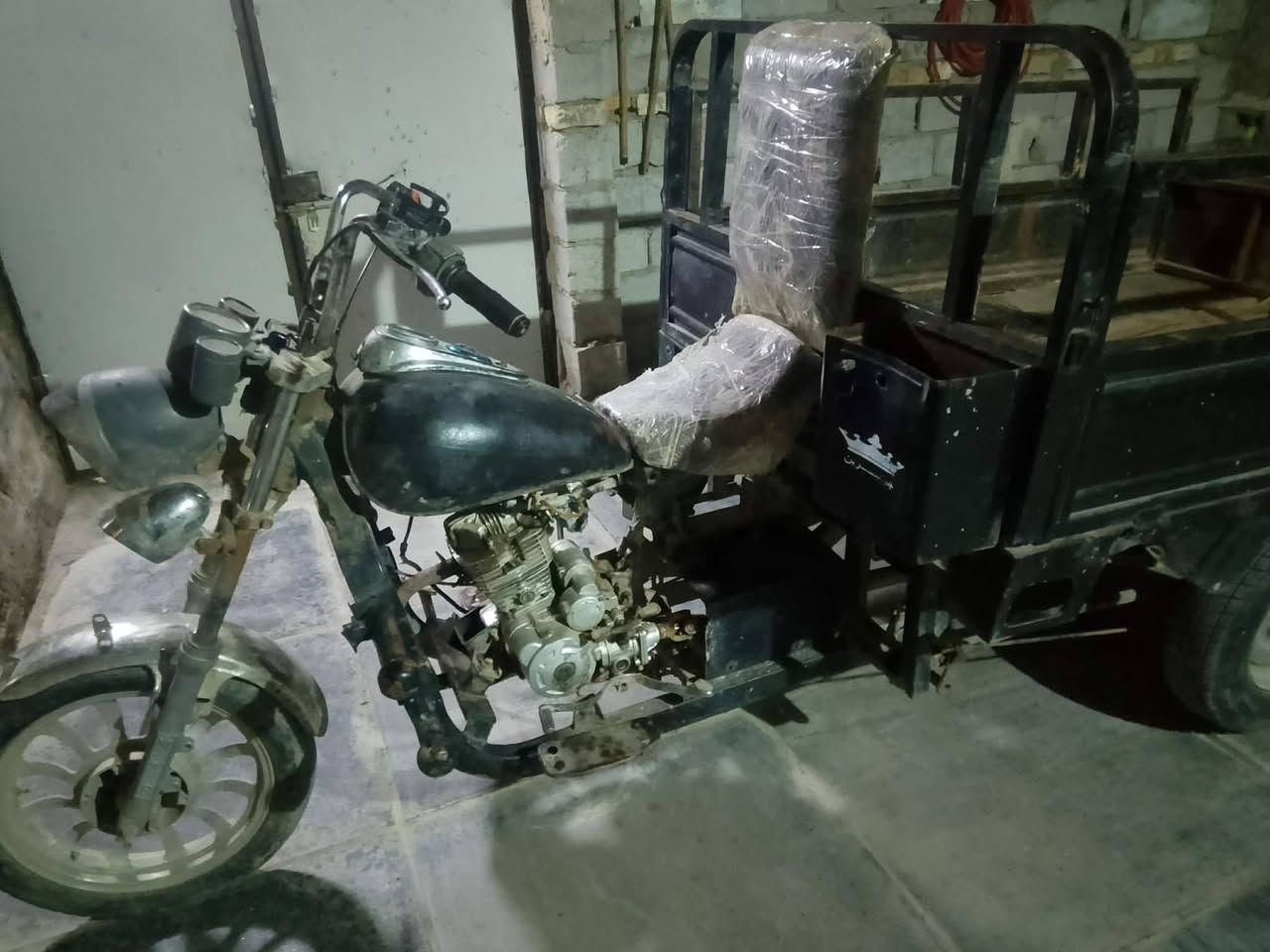 السلام عليكم عندي ستوته ام تيار موديل 2013اصوليه رقم ابيض وسنويه عظم مكينه 24الحيم قليل بلركبه السعر 800وبيهه مجال ***********
