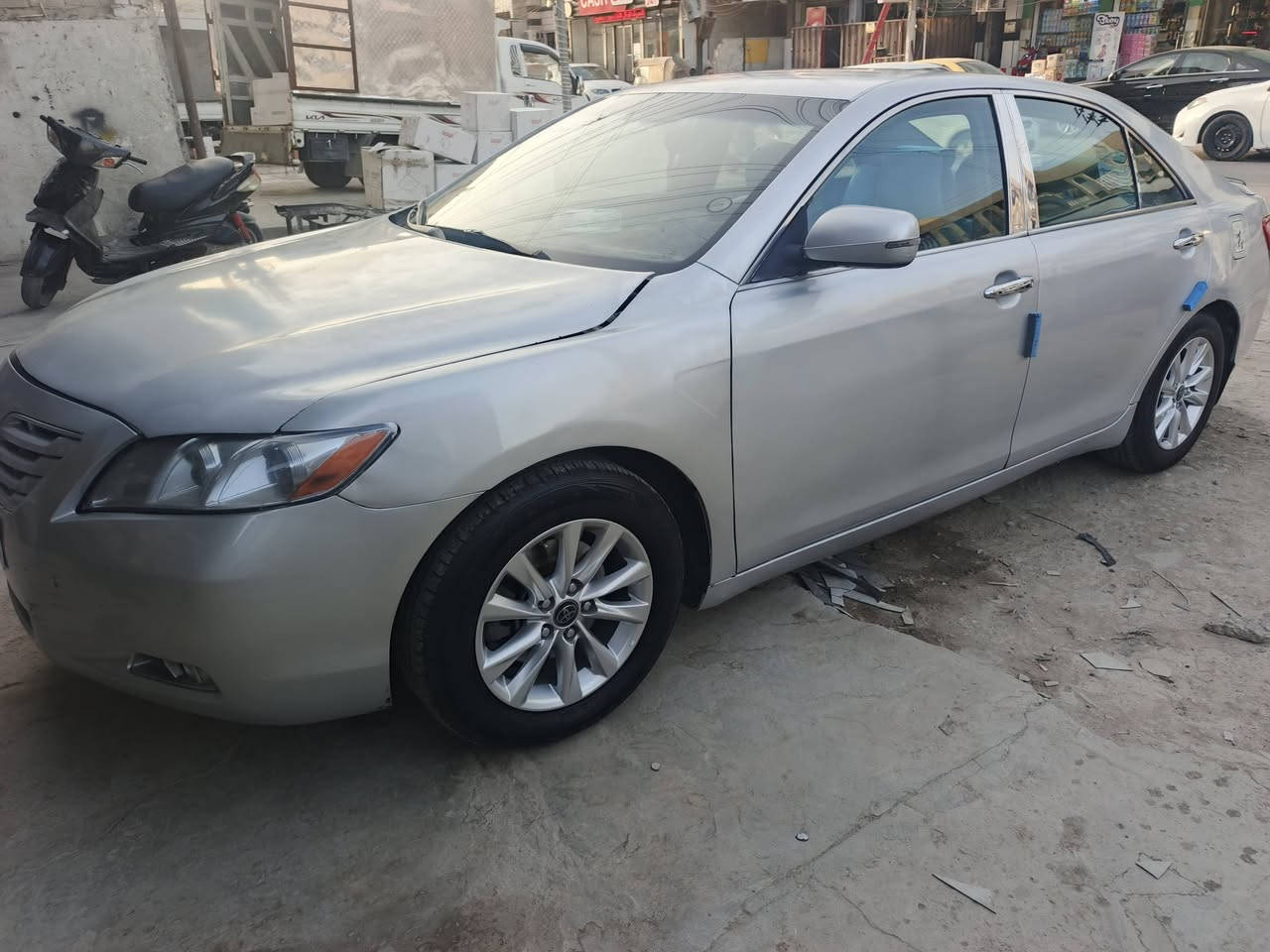 السلام عليكم من رخصت الادمن كامري ٢٠٠٩رقم ذي قار انكليزي بسمي تحويلها بل رستميه جديد هزه جديده تخم تاير باتري قبل اسبوعين شادهن ويل كب ٢٠٢٠ كير مكينه مال حاويه غرفة عدتها من جديد دوشمه  كشنات وارضيها والتنته والصندوق تبريدها ثلج بيها قطع صبغ ابيعلك حزام بيها الباور بي أنه خفيفه وآل أي بي إس مال البريك عاطل السعر٩٧وبيها مجال العنوان بغداد حي الامين الثانية ***********واتساب *********** أبو عابد
