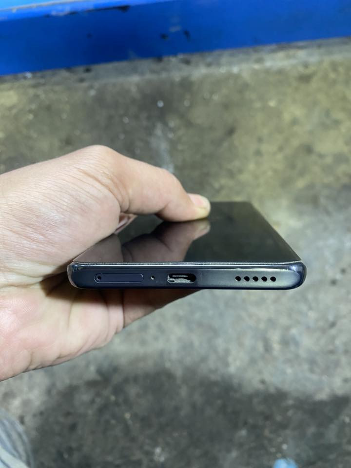 للبيع هونر X9Cاستخدام قليل الون اسود مع ملحقاتة السعر 250 واتساب***********
